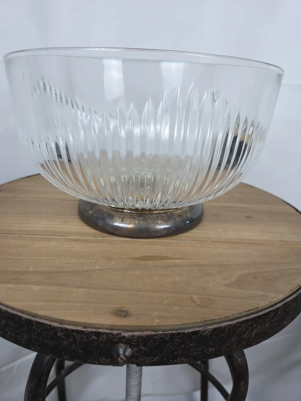 Landes/Italy....Clear Glass Ribbed Bowl with Silver Plated Base